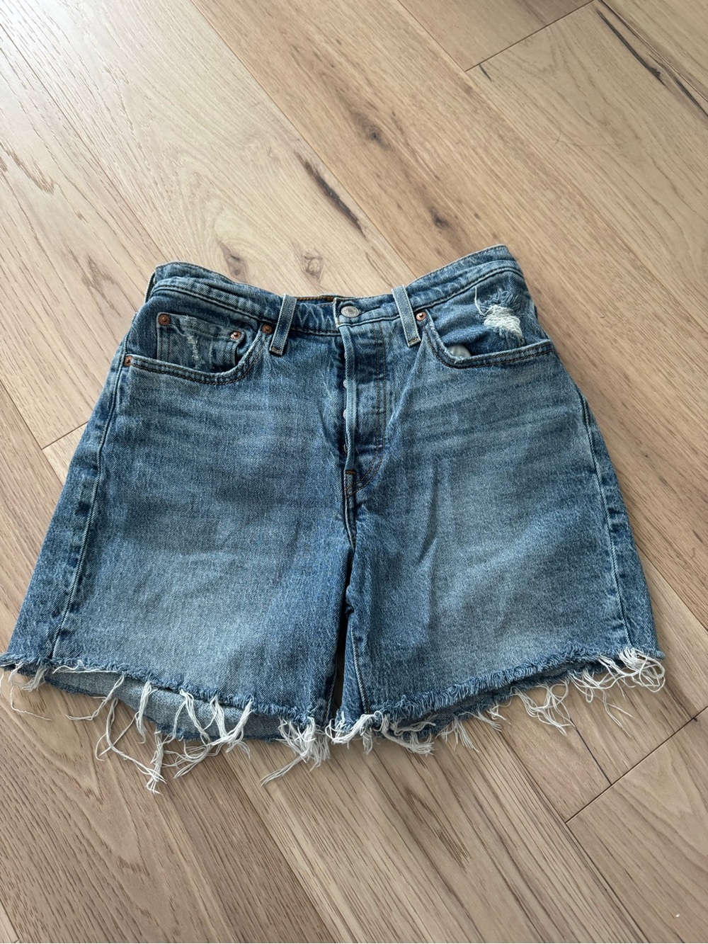 Levis frayed denim shorts size 25